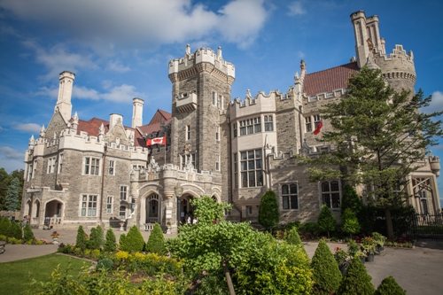 Let’s Take a Trip to Casa Loma by Minibus!